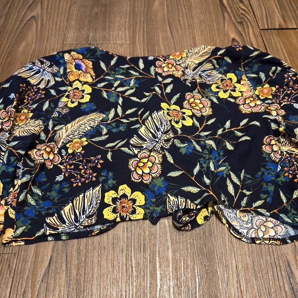 Miss Selfie Dark Floral Crop Top Tie Front Blouse Bohemian Casual Vacation L - Picture 11 of 12